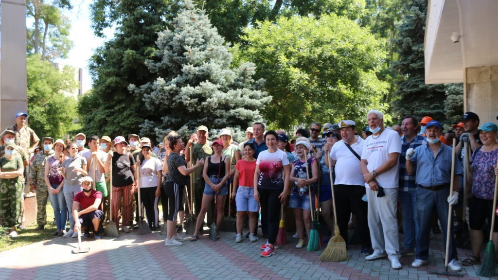 Арина Новосельская: Порядка 300 работников отрасли культуры и искусств со всего Крыма приняли участие в уборке территории Керчи