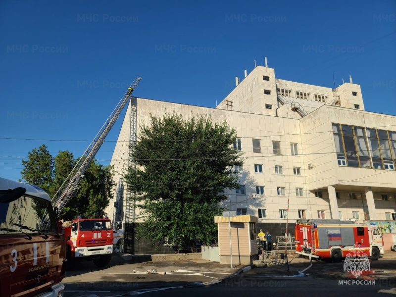 v-simferopole-likvidirovali-pozhar-v-teatre_1754466207148143000__800x800__watermark